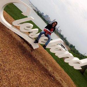 Meet your Posher, Elian